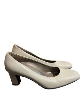 Calico women’s top, classic timeless pumps, 7.5.
